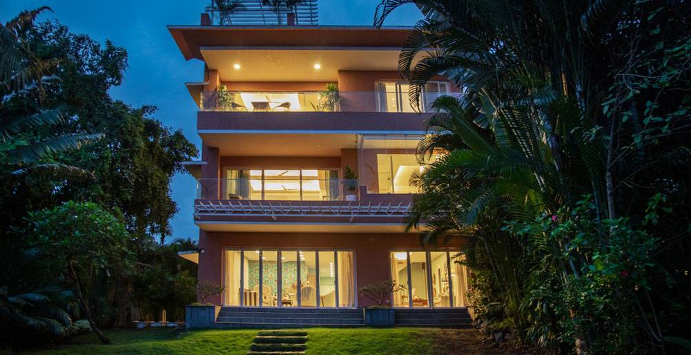 Villa Supan - Villa facade at night